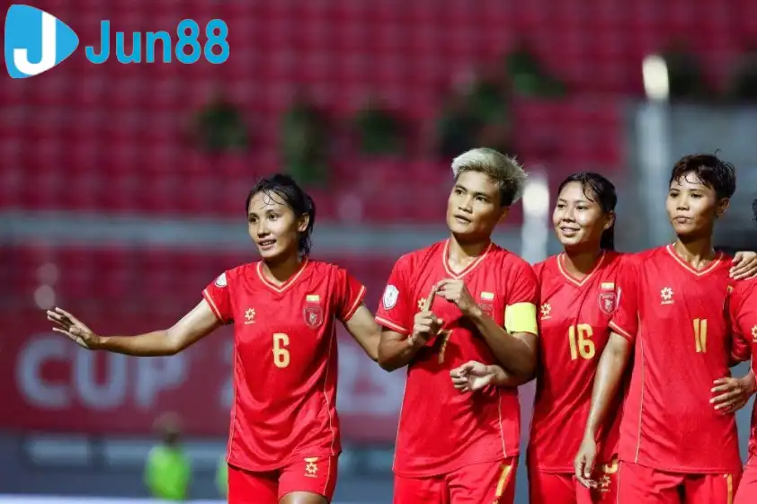 Win Theingi Tun (số 7) gần như nắm chắc danh hiệu Vua phá lưới Win Theingi Tun (số 7) gần như nắm chắc danh hiệu Vua phá lưới