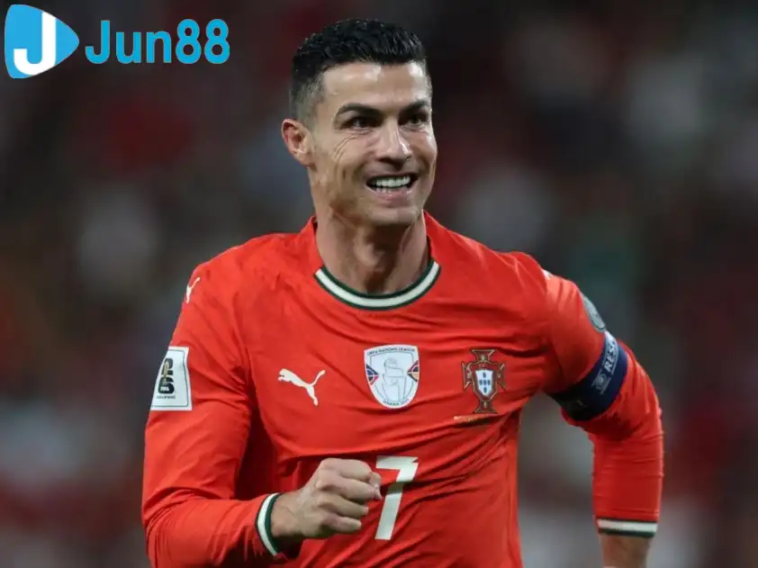 Ronaldo sẽ chưa thể nâng cao thành tích ghi bàn của mình khi bị treo giò ở trận đấu với Armenia Ronaldo sẽ chưa thể nâng cao thành tích ghi bàn của mình khi bị treo giò ở trận đấu với Armenia